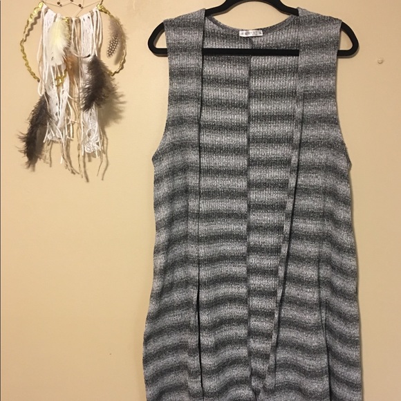 Ribbed Pocketed Vest - Picture 1 of 2